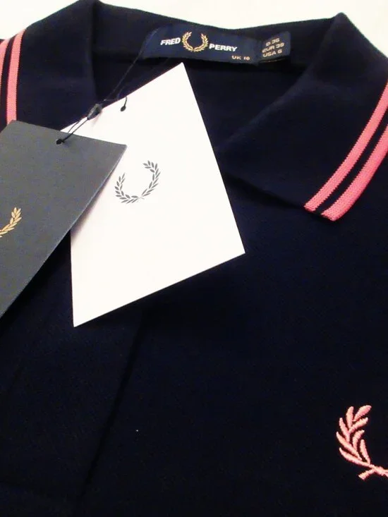 NWT Fred Perry Women's Twin Dipped Polo Black / Putty Pink - Picture 10 of 10